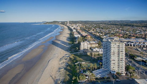 19th Avenue On The Beach - Sunshine Coast Guide 0