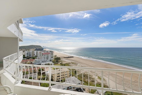 19th Avenue On The Beach - Sunshine Coast Guide 2