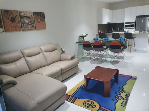 2 BDR Sea View Guest House - Sunshine Coast Guide 3