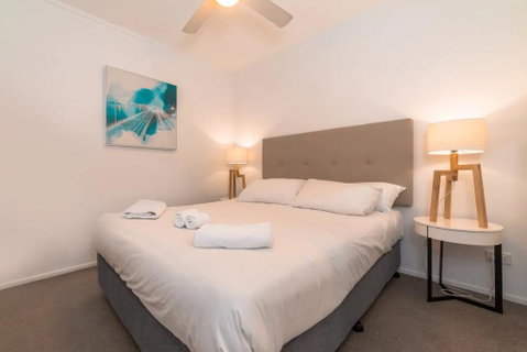 2 Bedroom Apartment Seconds From Valley - Sunshine Coast Guide 3