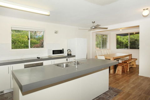 20 Scrub Road, Coolum Beach - Pet Friendly, Linen Included - Sunshine Coast Guide 1