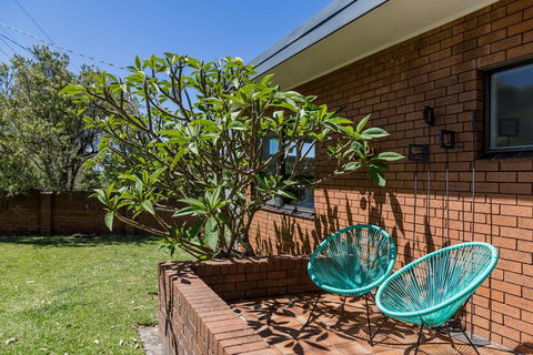235 Mitchell Parade, Mollymook - Sunshine Coast Guide 2