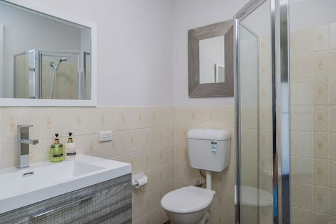 235 Mitchell Parade, Mollymook - Sunshine Coast Guide 3