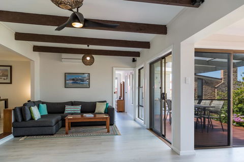 235 Mitchell Parade, Mollymook - Sunshine Coast Guide 1