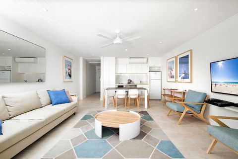Beachfront Retreat With Pool Access - Sunshine Coast Guide 2