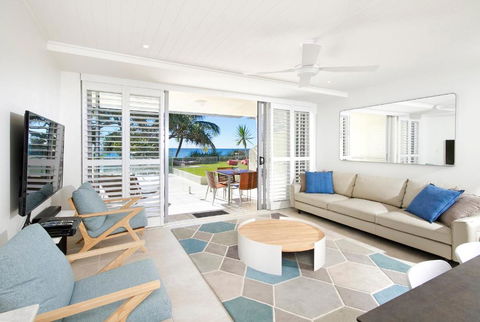 Beachfront Retreat With Pool Access - Sunshine Coast Guide 0
