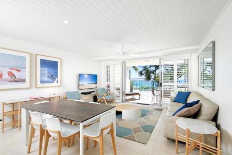 Beachfront Retreat With Pool Access - Sunshine Coast Guide 3