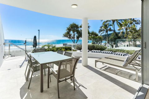 Beachfront Luxury, Hastings Street - Sunshine Coast Guide 0