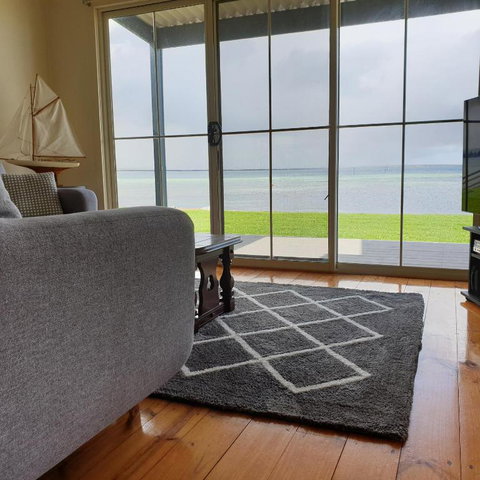 Blue Seas - Beach Front Living - Sunshine Coast Guide 0