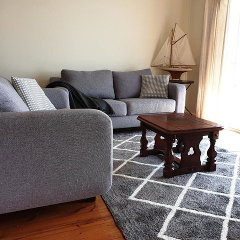 Blue Seas - Beach Front Living - Sunshine Coast Guide 2