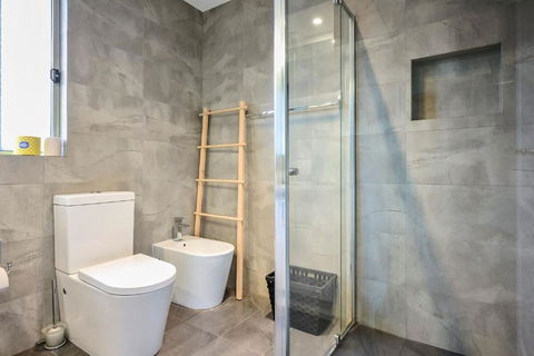 Contemporary Family Oasis In The Heart Of Newport - Sunshine Coast Guide 4