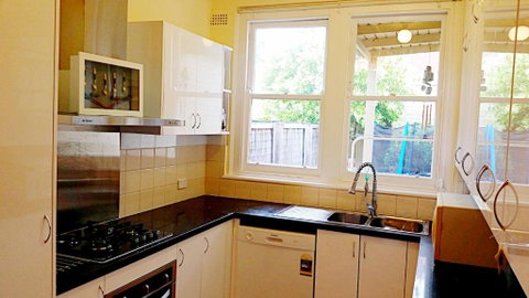 Deco Family House - Sunshine Coast Guide 4