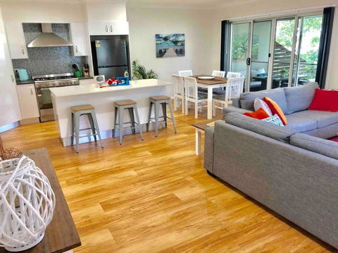 DELUXE Escape! Central, NEW & Spacious 3 Bed - Sunshine Coast Guide 0