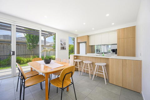 Denham Court Adorable 4Br House With Wifi &Parking - Sunshine Coast Guide 1