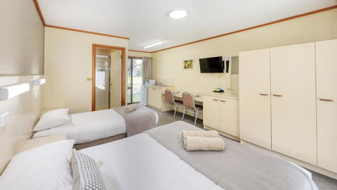 Deni Golf Resort - Sunshine Coast Guide 4