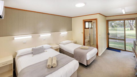 Deni Golf Resort - Sunshine Coast Guide 2