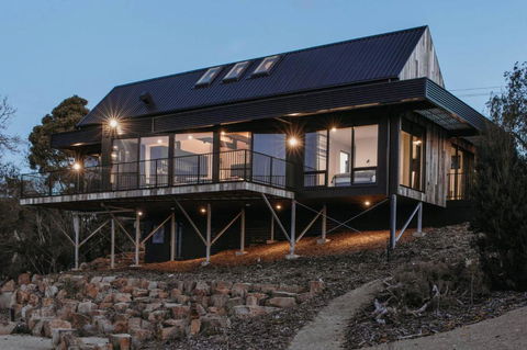 Deviot Boat House - Sunshine Coast Guide 0