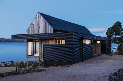 Deviot Boat House - Sunshine Coast Guide 1