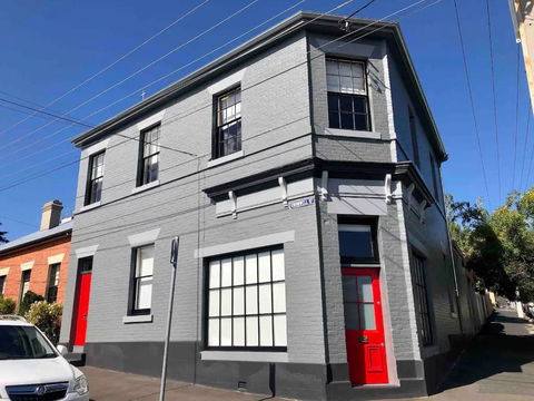 DeWitt Apartment - 3 Red Doors Battery Point - Sunshine Coast Guide 0