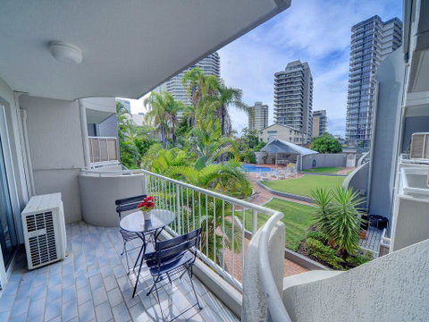 2BR Aloha Lane Main Beach Apartment - Sunshine Coast Guide 2