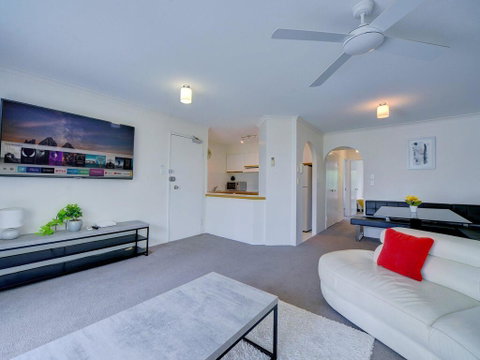 2BR Aloha Lane Main Beach Apartment - Sunshine Coast Guide 1