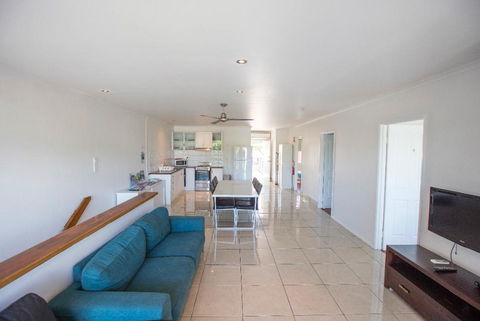 3 Bedroom Apartment // Spence St - Sunshine Coast Guide 0