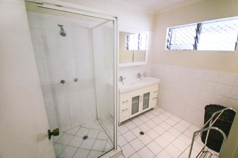 3 Bedroom Apartment // Spence St - Sunshine Coast Guide 2