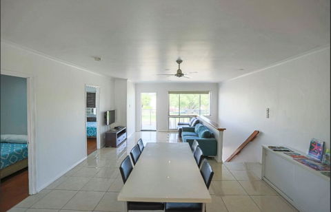 3 Bedroom Apartment // Spence St - Sunshine Coast Guide 1