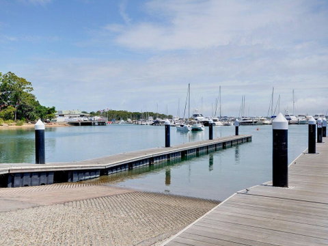 5 'Casuarina's ' 33 Soldiers Point Road - Superb Waterfront Unit - Sunshine Coast Guide 3