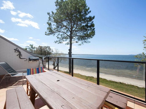5 'Casuarina's ' 33 Soldiers Point Road - Superb Waterfront Unit - Sunshine Coast Guide 1