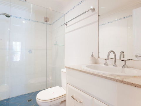 5 'The Outlook', 4 Ocean Parade - Overlooking Boat Harbour Beach And Ducted Air Conditioning - Sunshine Coast Guide 2