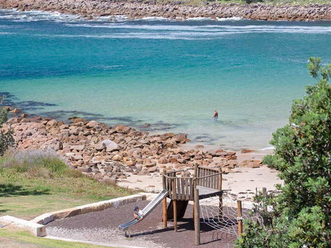 5 'The Outlook', 4 Ocean Parade - Overlooking Boat Harbour Beach And Ducted Air Conditioning - Sunshine Coast Guide 3