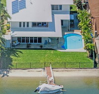 5 Star Water Front Luxury Rooms Ava Gold Coast - Sunshine Coast Guide
