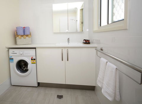 545 Esplanade - Sunshine Coast Guide 1