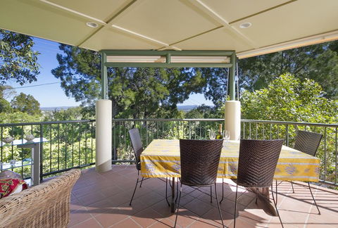 6 Avenal - Sunshine Coast Guide 2