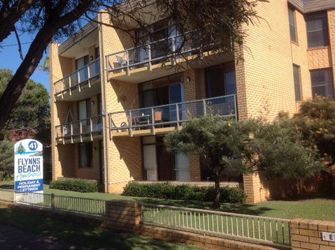 7 Flynn's Beach Apartment - Sunshine Coast Guide 0
