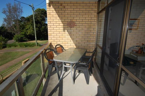 7 Flynn's Beach Apartment - Sunshine Coast Guide 2
