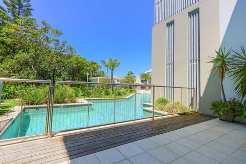A Deluxe Swim Up - Drift Apartments South - Sunshine Coast Guide 1