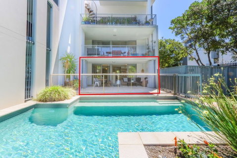 A Deluxe Swim Up - Drift Apartments South - Sunshine Coast Guide 0
