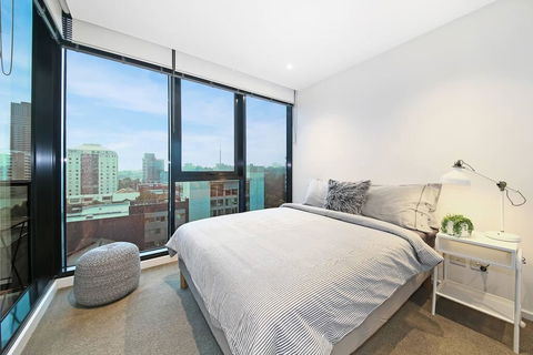 A Modern & Central Apt With Beautiful City Views - Sunshine Coast Guide 2