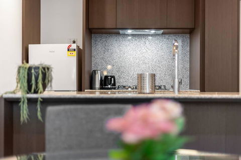 A Modern Apt, 5-min Walk To Queen Victoria Market - Sunshine Coast Guide 3