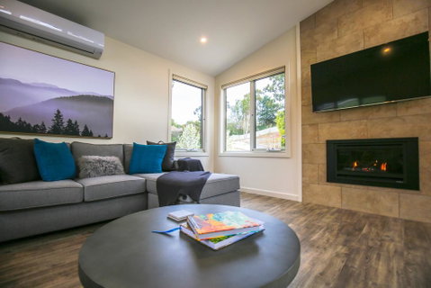 A Pear Tree Loft - Sunshine Coast Guide 2