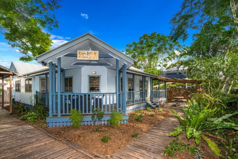 A PERFECT STAY - Barefoot Lane - Beach House - Sunshine Coast Guide 1