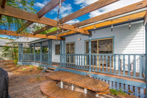 A PERFECT STAY - Barefoot Lane - Beach House - Sunshine Coast Guide 2