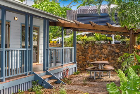 A PERFECT STAY - Barefoot Lane - Beach House - Sunshine Coast Guide 3