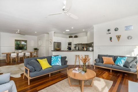 A PERFECT STAY - Barefoot Lane - Beach House - Sunshine Coast Guide 0