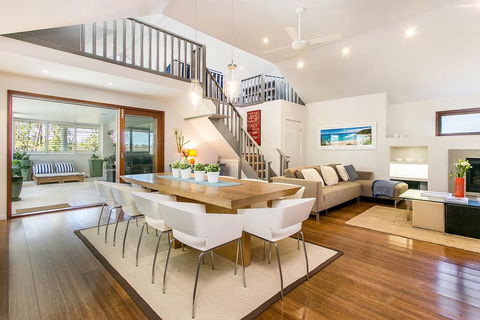 A PERFECT STAY - Beachcomber Blue - Sunshine Coast Guide 2