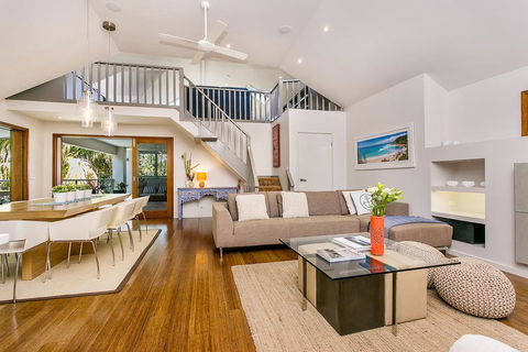 A PERFECT STAY - Beachcomber Blue - Sunshine Coast Guide 3