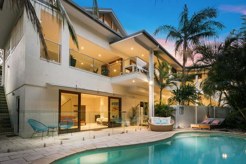 A PERFECT STAY - Beachcomber Blue - Sunshine Coast Guide 0