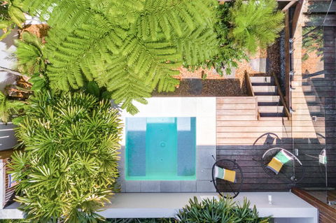 A PERFECT STAY - Clique 3 - Sunshine Coast Guide 1